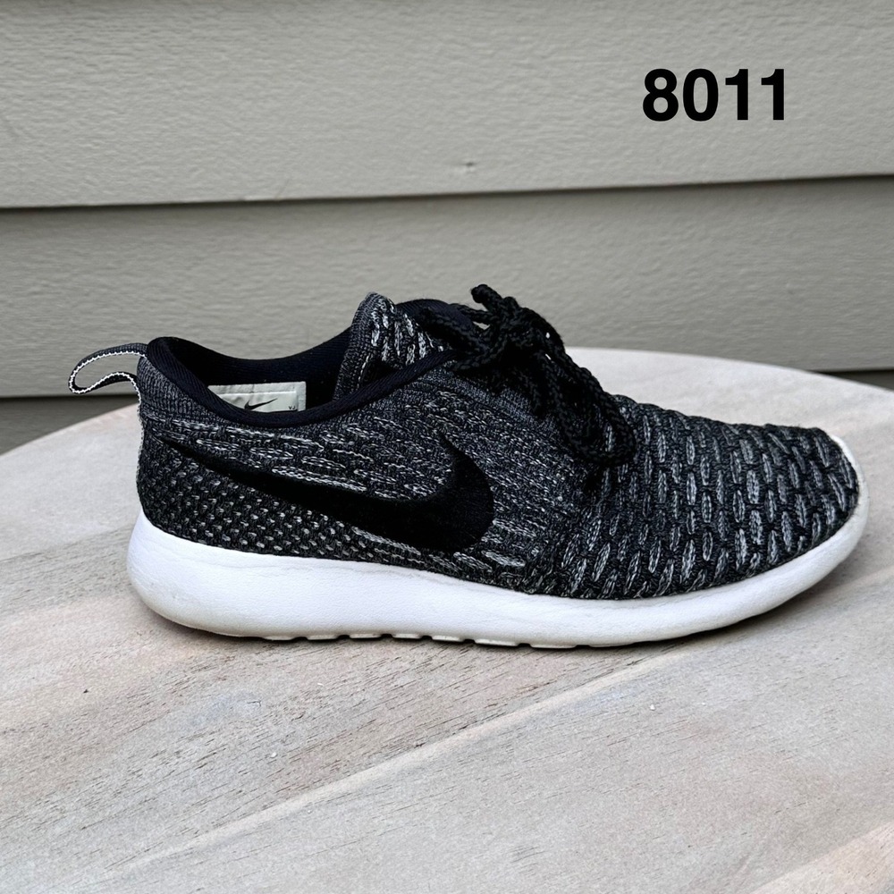 Nike Roshe One Flyknit Black White Dark Grey Sneakers 704927-001 Womens 6